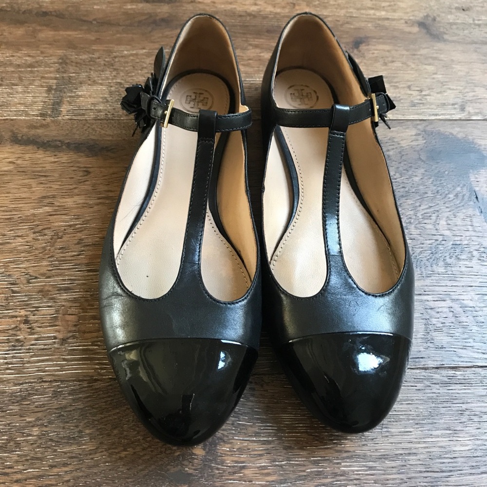 Tory Burch Mary Jane style black flats. Adorable!