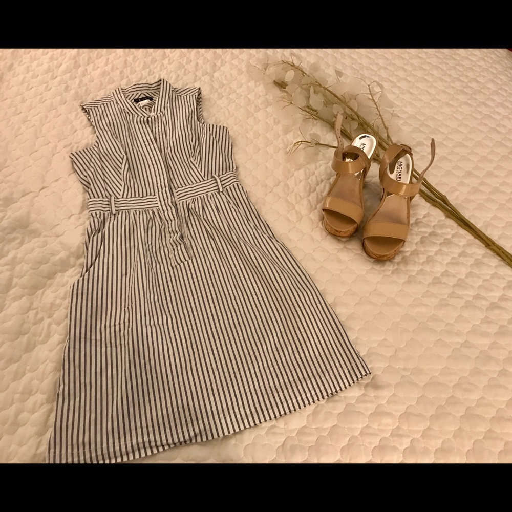 White dress with blue stripes, perfect for Summer