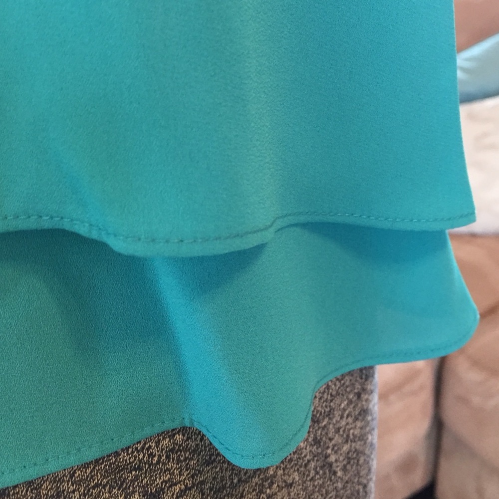 NEW WITH TAGS XS!! 🌟 TEAL BLOUSE - Picture 4 of 5