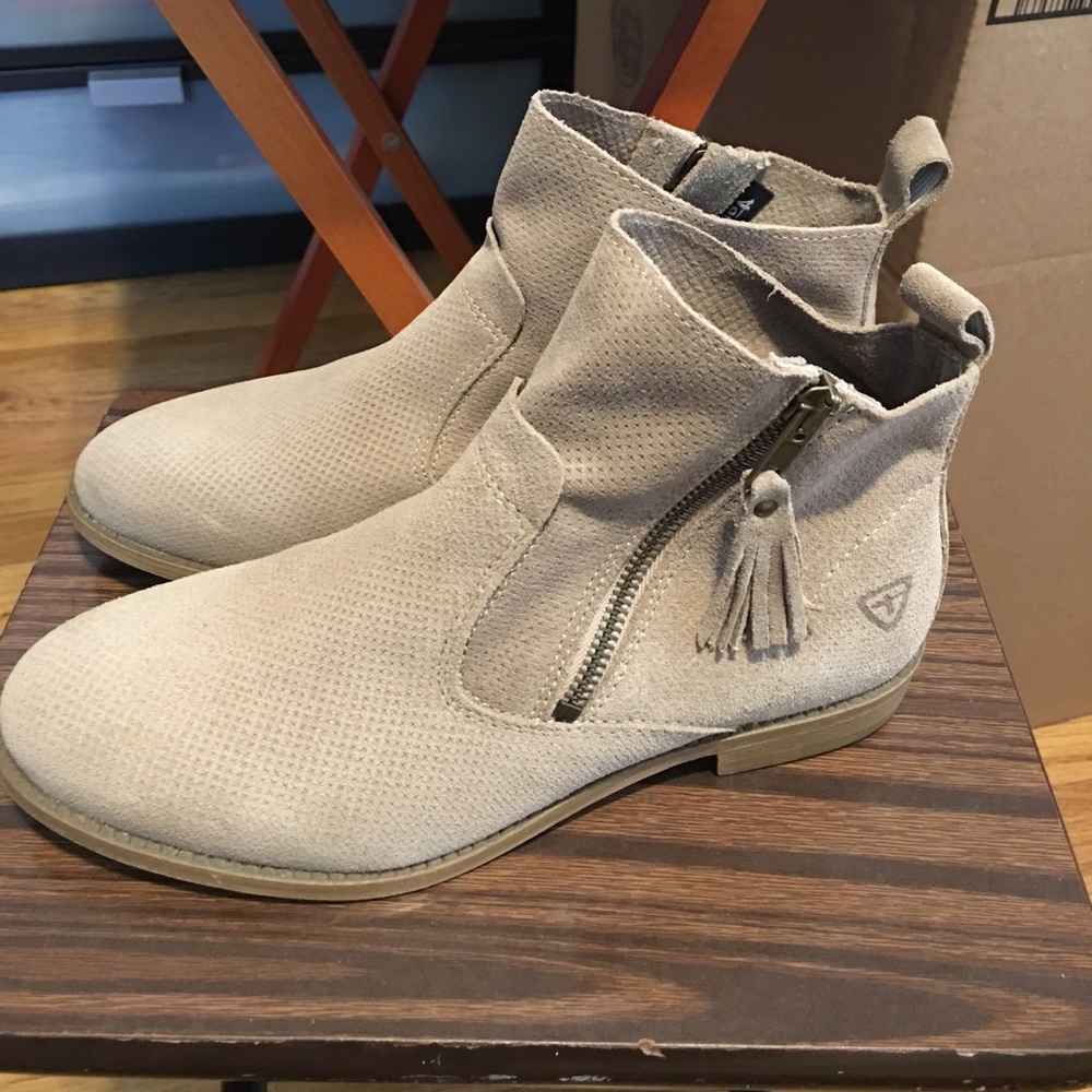 Brand new Tamaris boots for sale