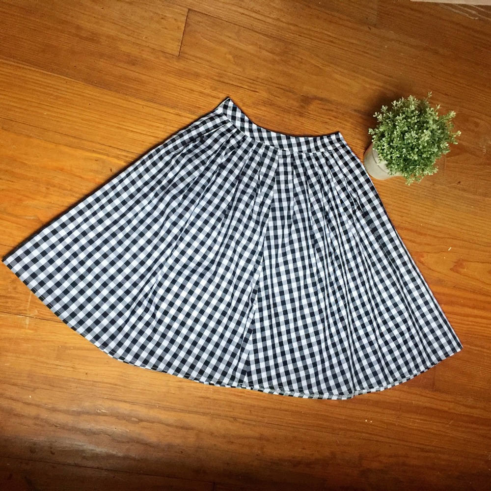 Black and White Knee-Length Gingham Skirt
