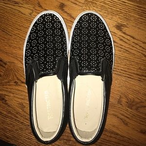 Black sneakers (BRAND NEW)