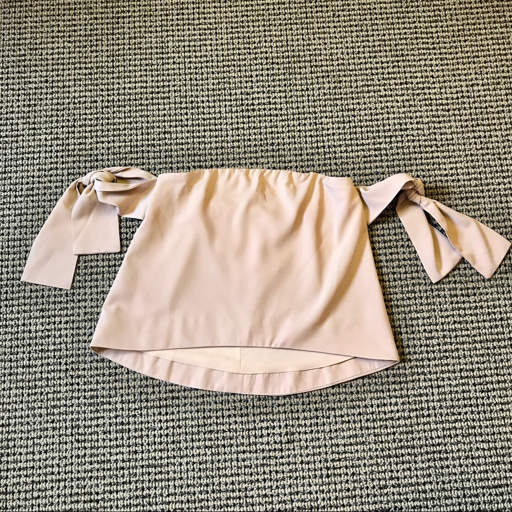 ❌SOLD❌ 🆕 Chiffon Off Shoulder Knot Blouse (nude) - Picture 3 of 3
