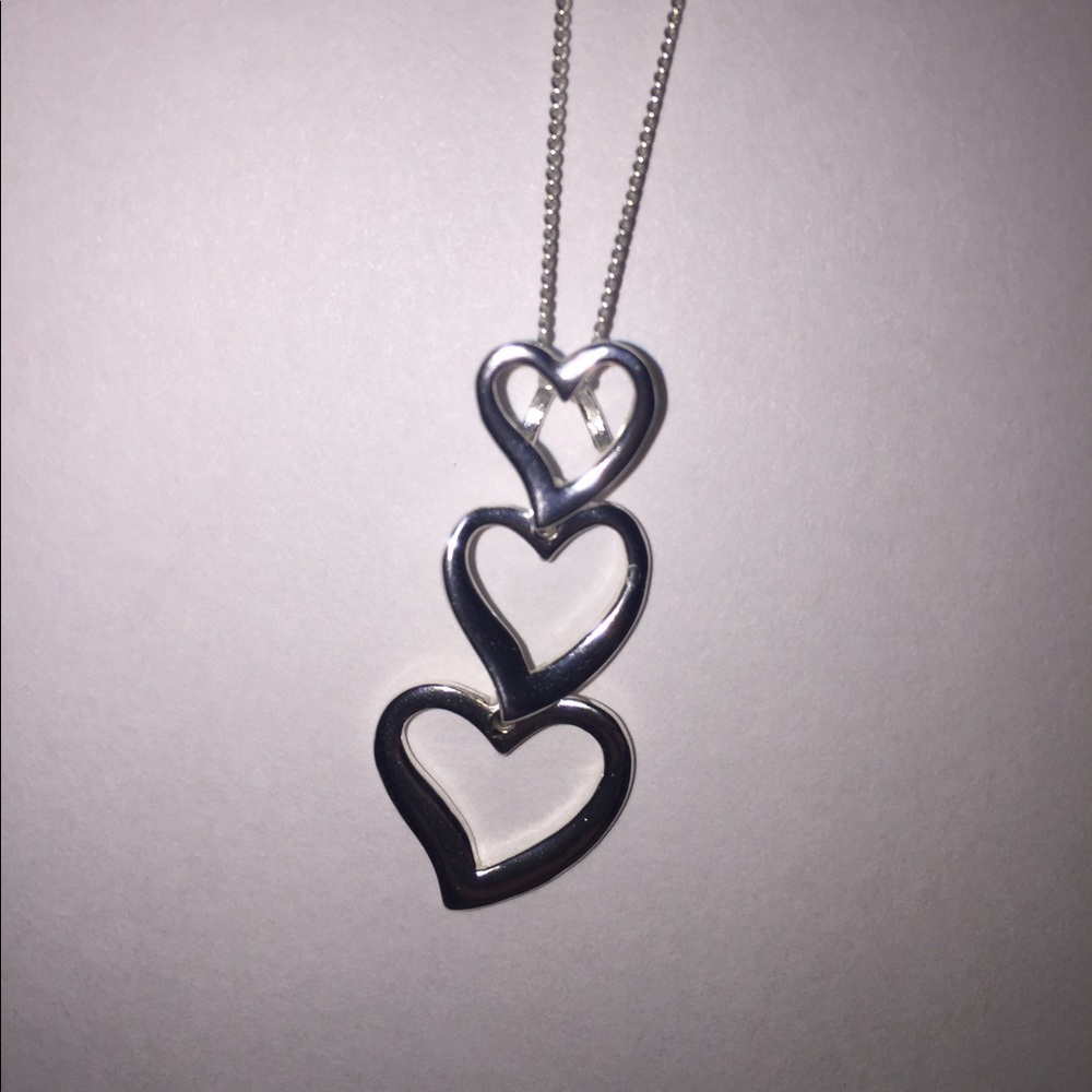 Necklace with 3 silver hearts on a silver chain