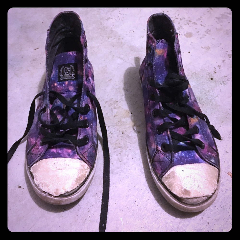 Distressed galaxy high tops❤