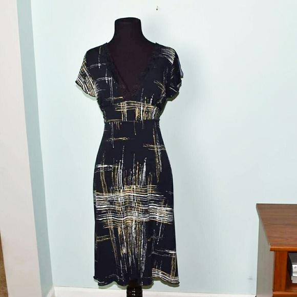 Dresses & Skirts - Adorable Black & White Scratch Dress