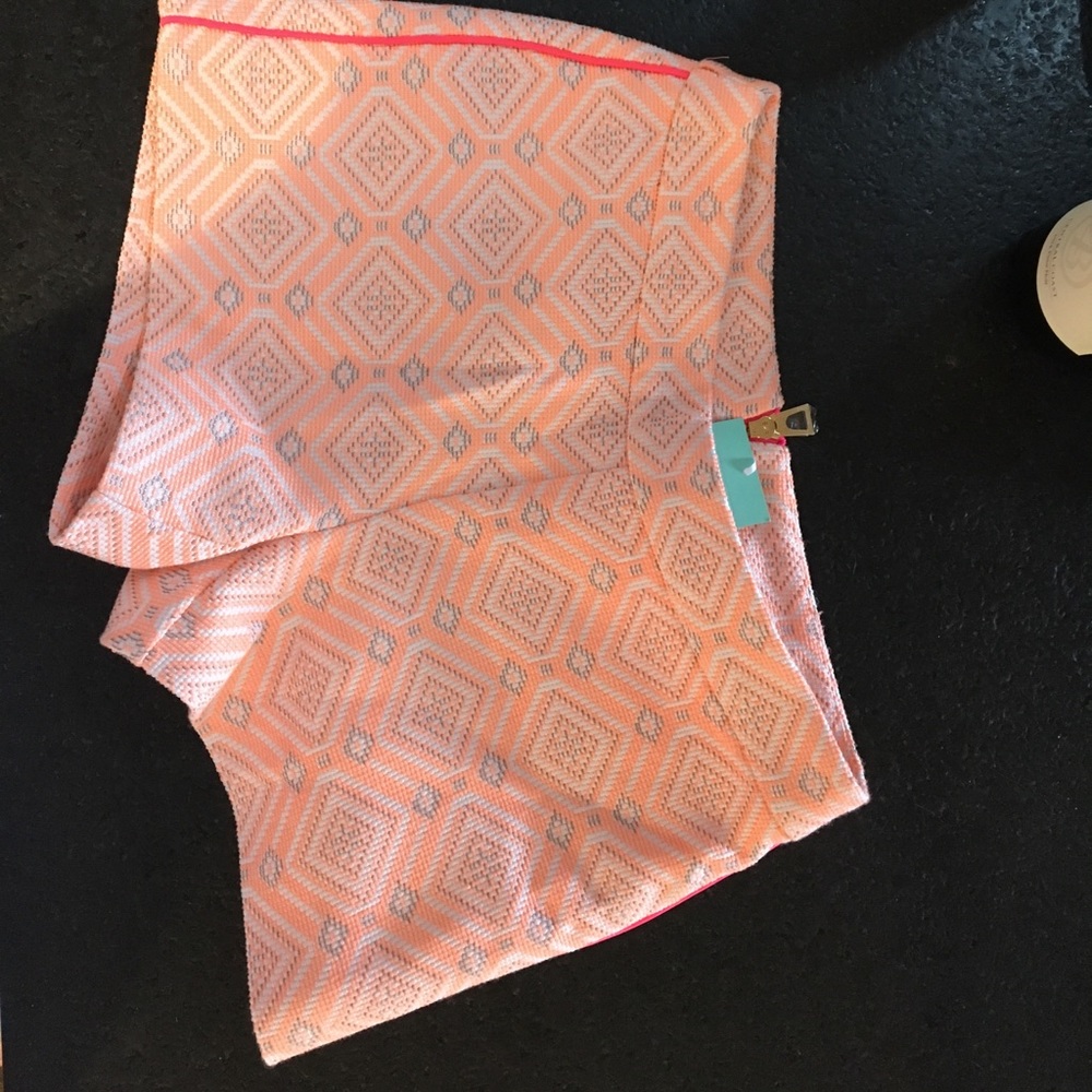 BNWT Sail to Sable melon jacquard shorts