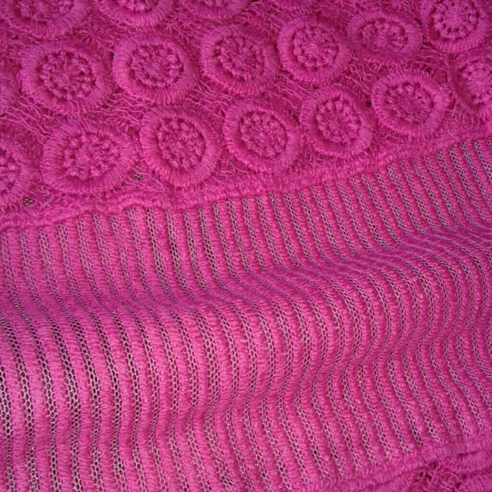 MAGENTA PINK CROCHET TOP - Picture 3 of 3