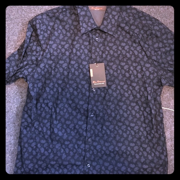Long sleeve dress shirt has never been worn. - Picture 1 of 2