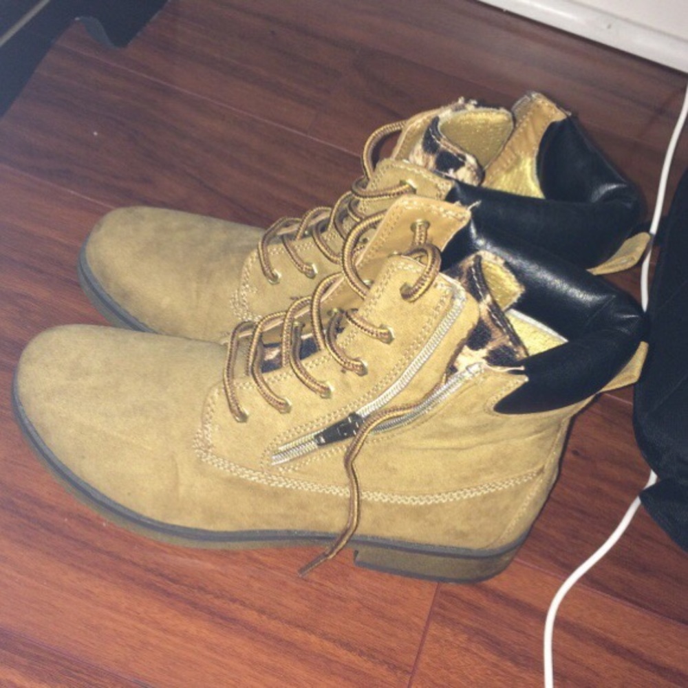 Candies boots size 5 in girls