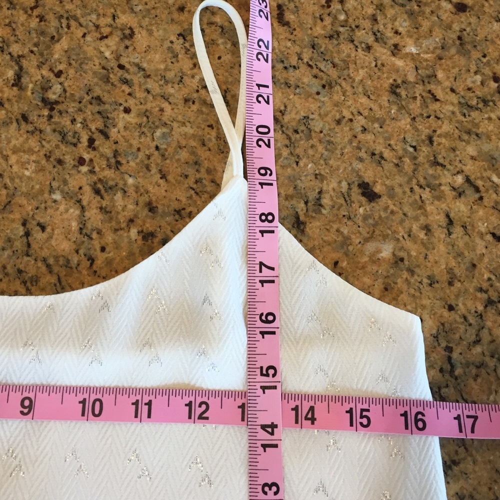 XS NWT WHITE & SILVER BLOUSE - Picture 4 of 4