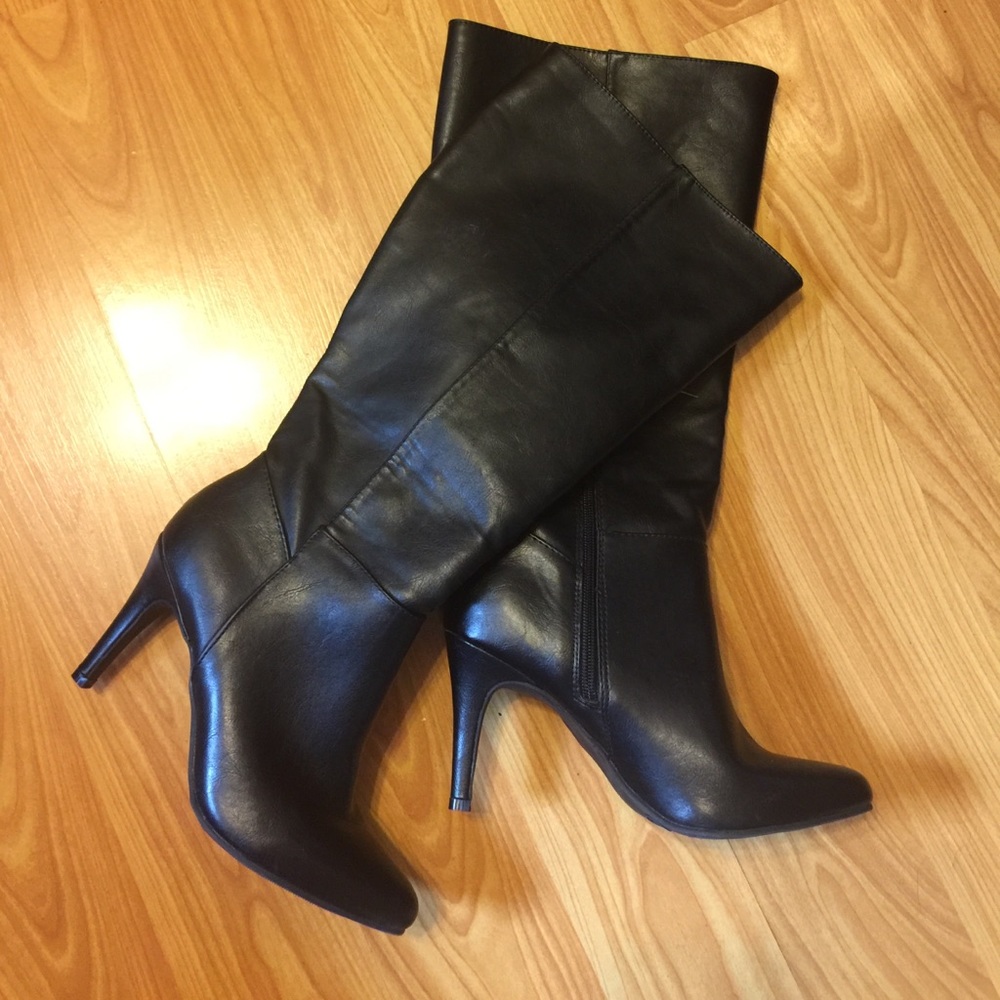 🔥HOT! Black Heeled Boots!