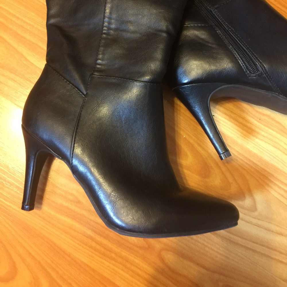 🔥HOT! Black Heeled Boots! - Picture 2 of 4