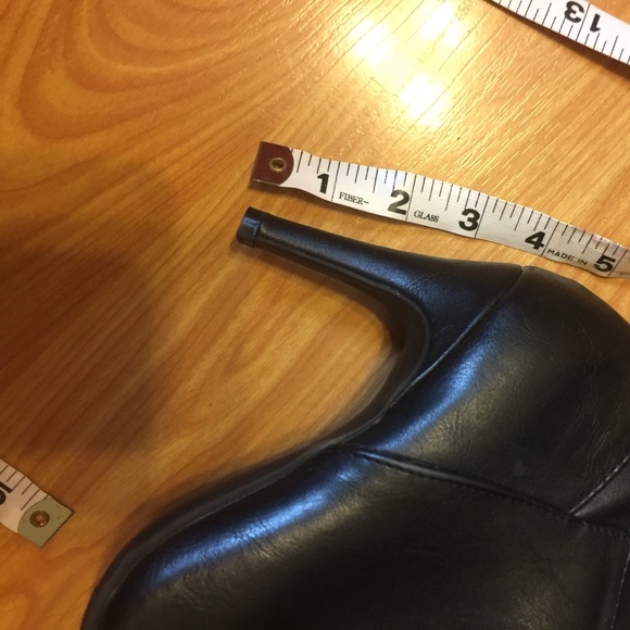 🔥HOT! Black Heeled Boots! - Picture 3 of 4