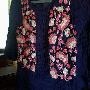 DONATING SOON Navy tunic with embroidered flowers