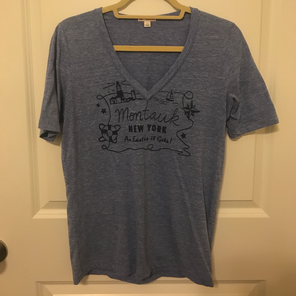 Never worn Gap Graphic Tee - S
