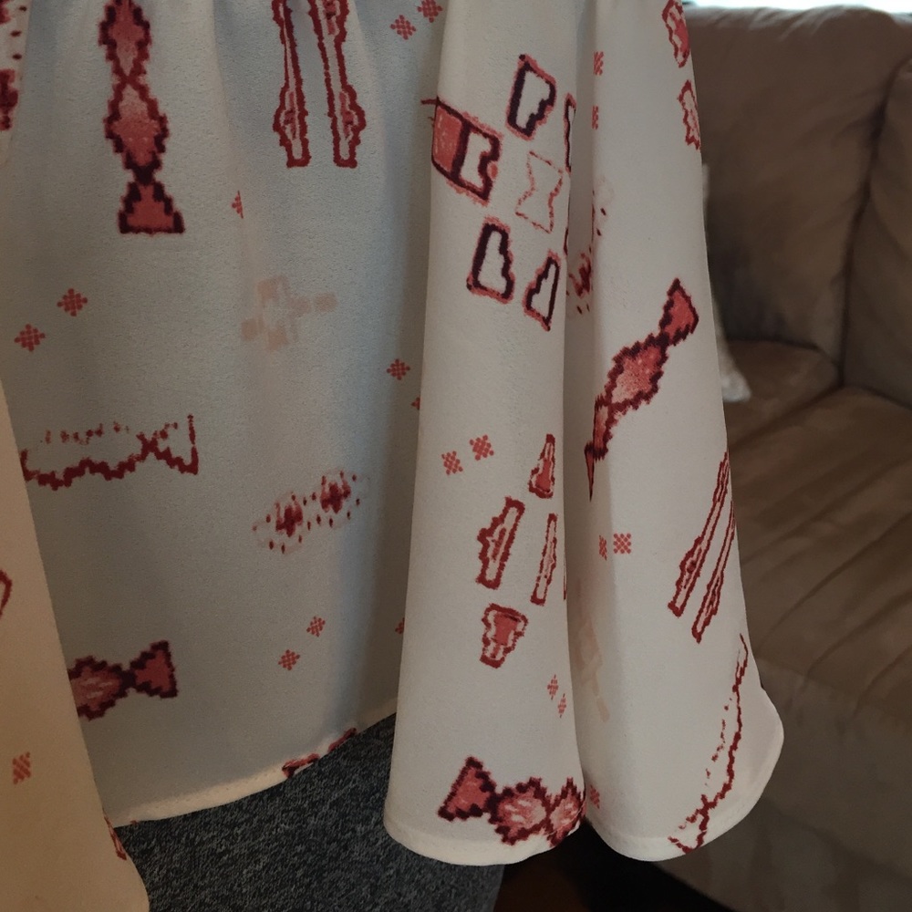 NEW W/TAGS XS Cream/pink blouse - Picture 2 of 6