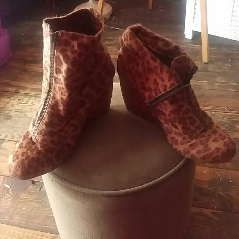 Leopard wedges