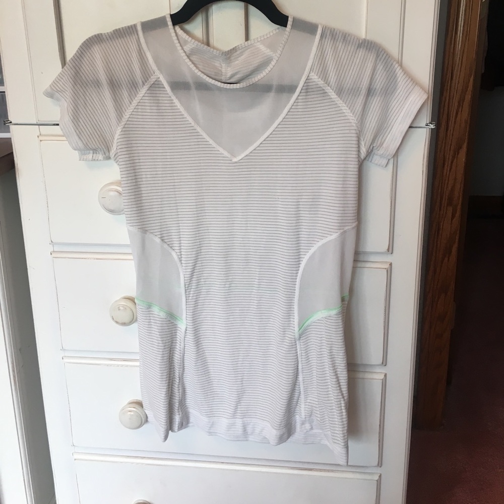 lululemon white striped mesh paneled top size 6