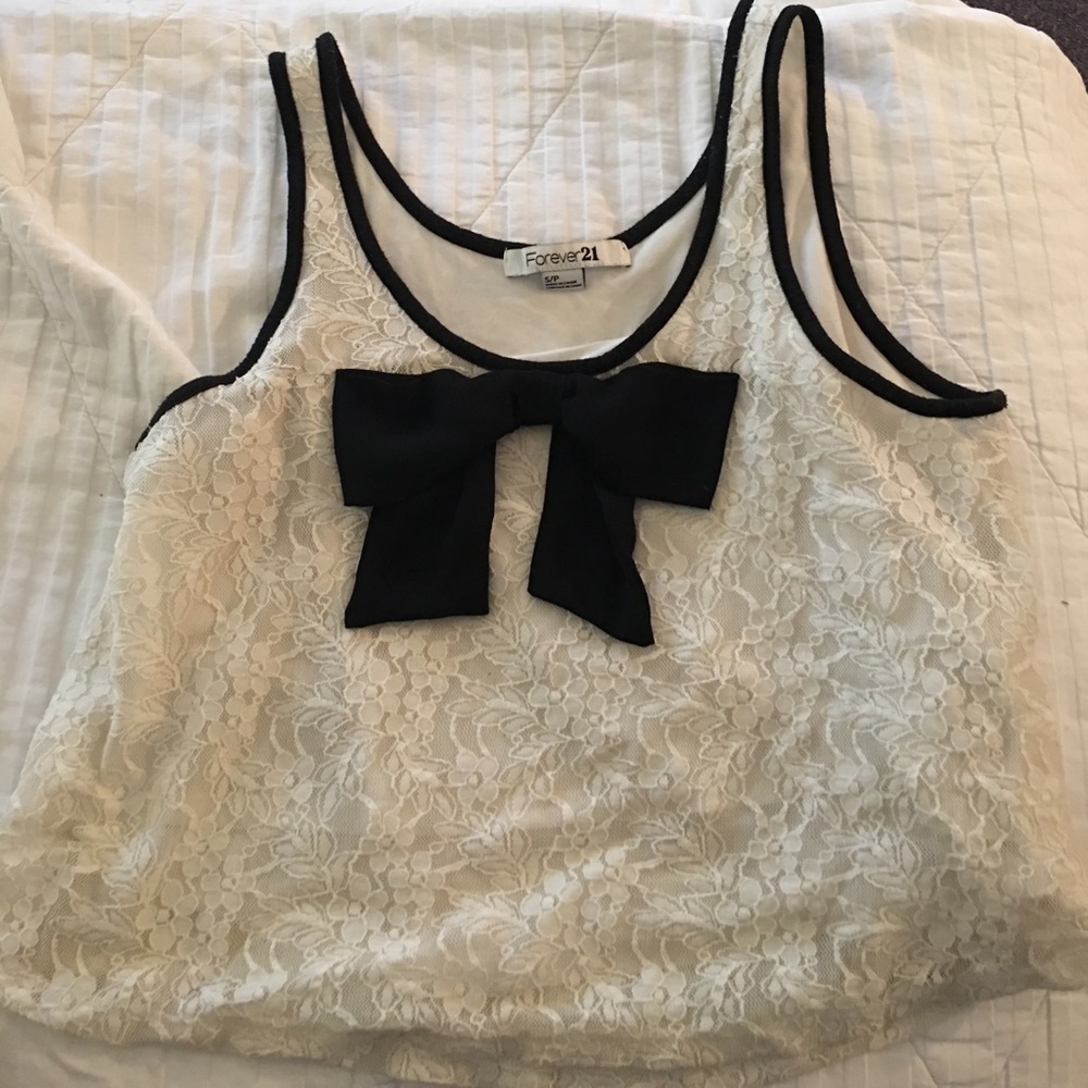 Lacey women's top