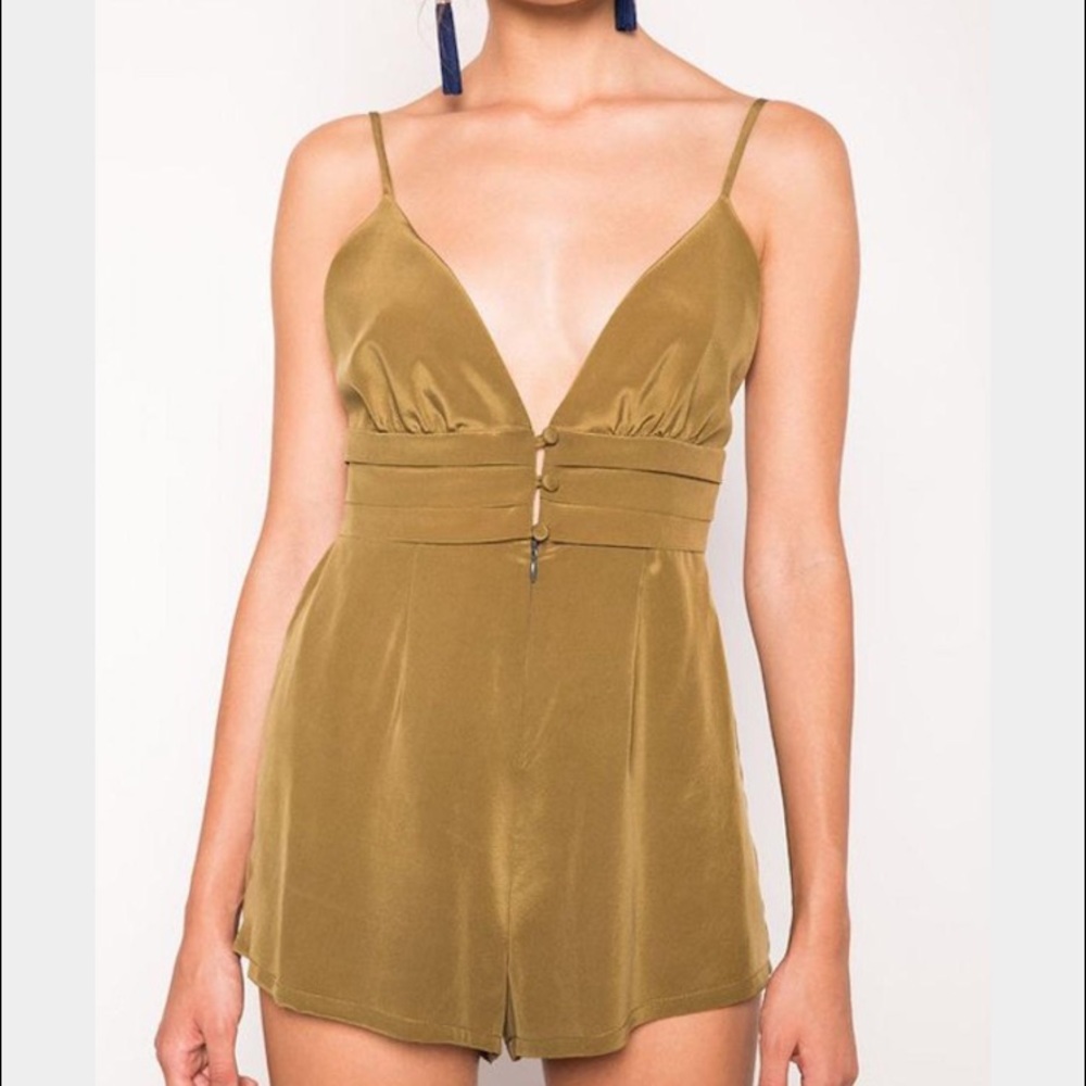 Stone Cold Fox Swoon Romper Size 1