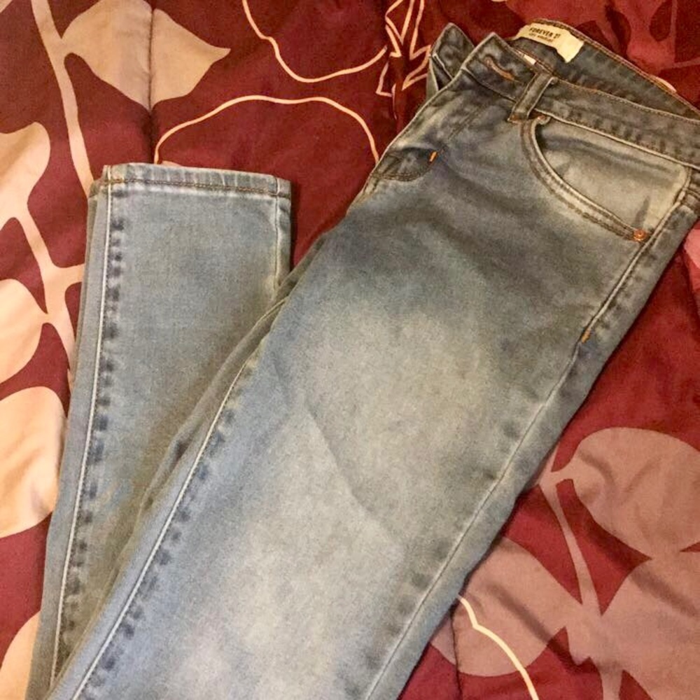 Light- washed FOREVER 21 jeans