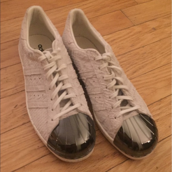 Adidas white leather  silver shell-tops size 9 1/2 - Picture 2 of 4