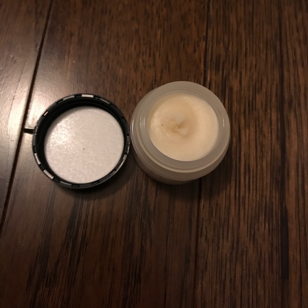 Lip scrub
