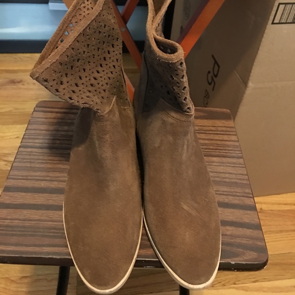 Michael Kors boots for sale (brand new) - Picture 2 of 4