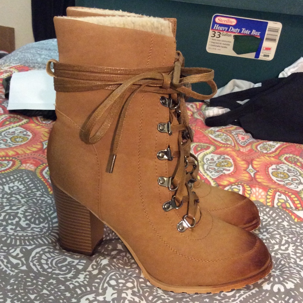 Worn 1X Timberland Like Boots