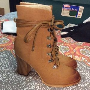 Worn 1X Timberland Like Boots