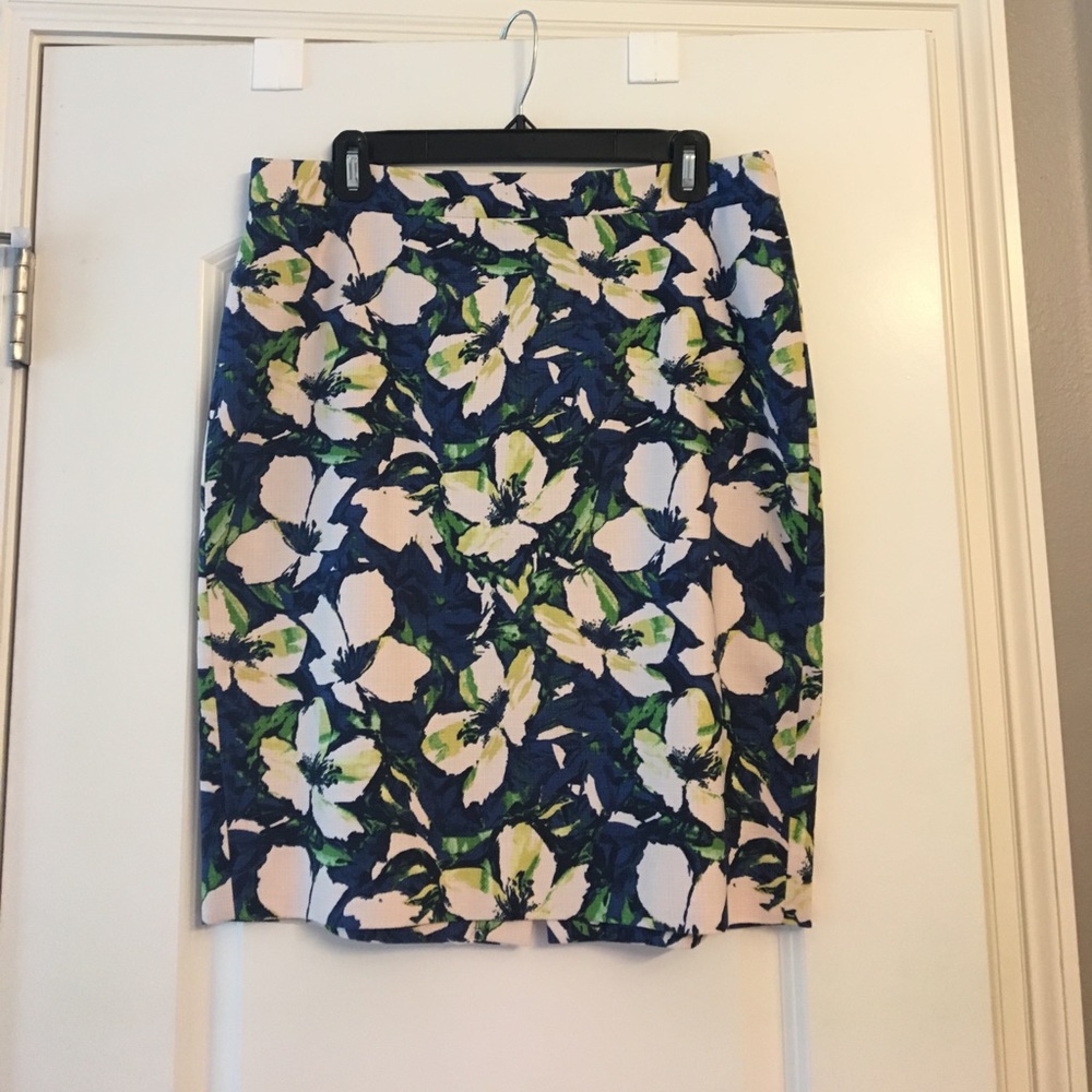 EUC j.crew floral design pencil skirt size 8