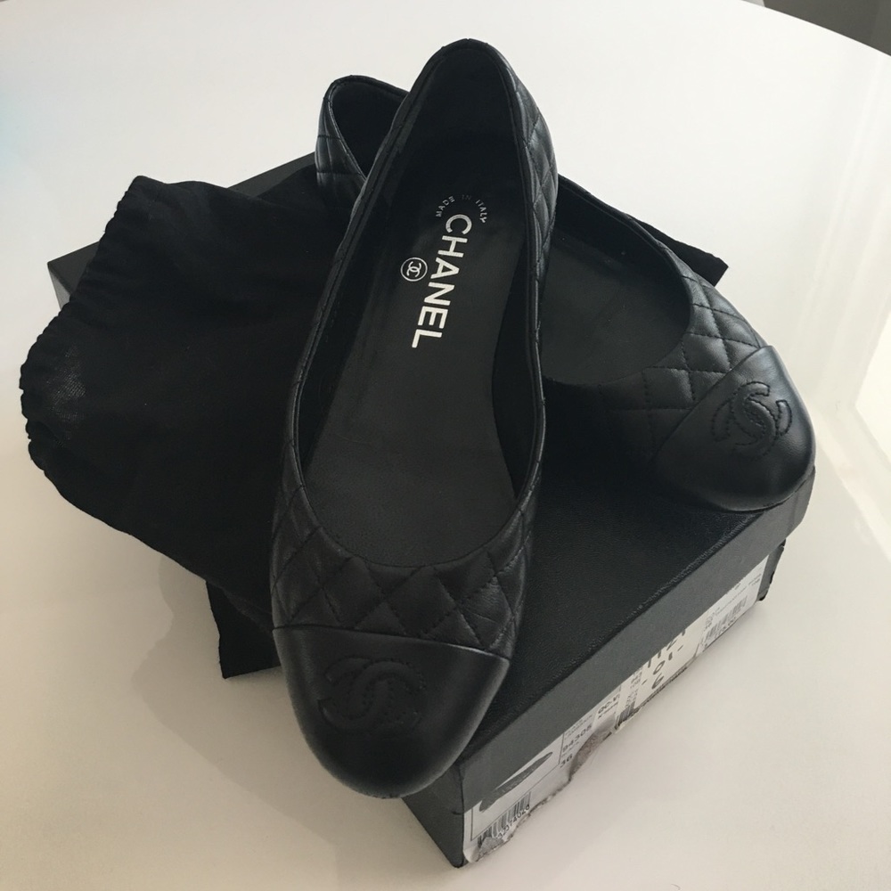 Authentic Quilted Chanel Flats - Picture 1 of 4