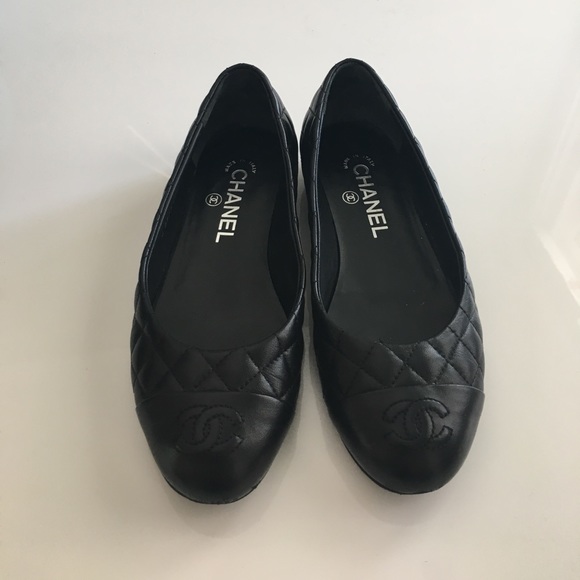 Authentic Quilted Chanel Flats - Picture 2 of 4