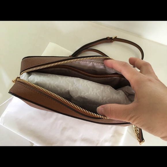 MICHAEL KORS JET SET TRAVEL LARGE CROSSBODY - Picture 6 of 8