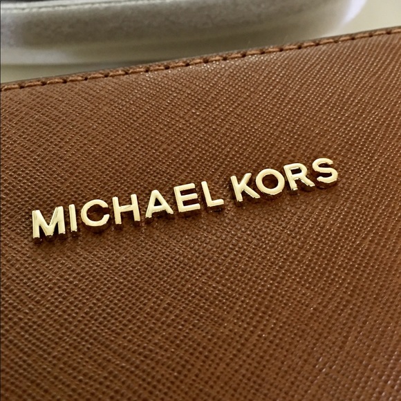 MICHAEL KORS JET SET TRAVEL LARGE CROSSBODY - Picture 4 of 8
