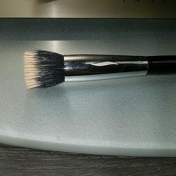 Sephora Property Small Stippling Brush #42 - Picture 2 of 3