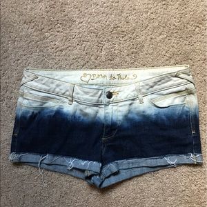 Vera Wang jean shorts. Dip Dye/ Ombré.