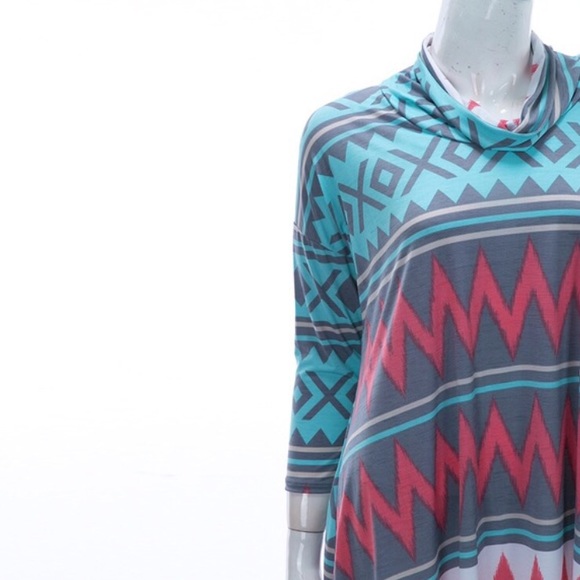 Tops - Gorgeous Lightweight Tunic Only Two Left!