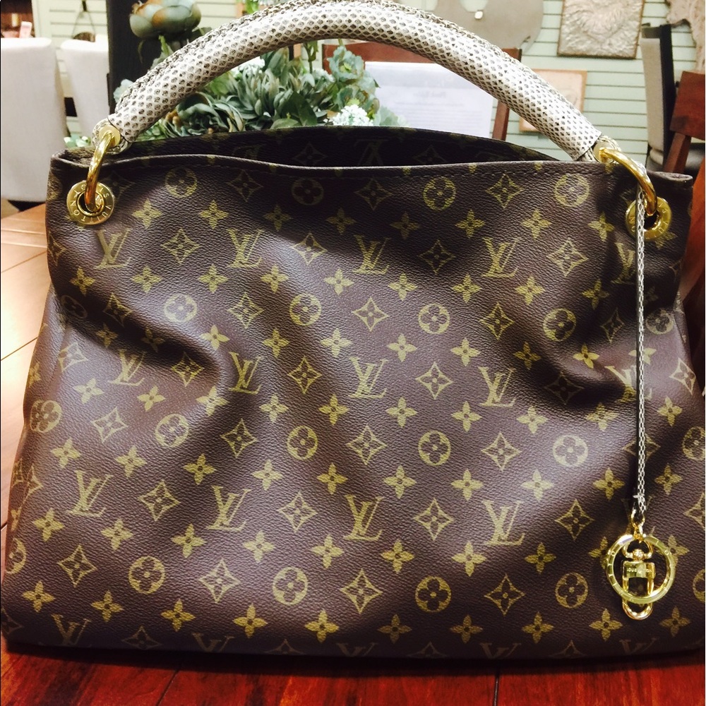 ❤️❤️SOLD❤️❤️ Louis Vuitton Artsy Mm Python RARE!