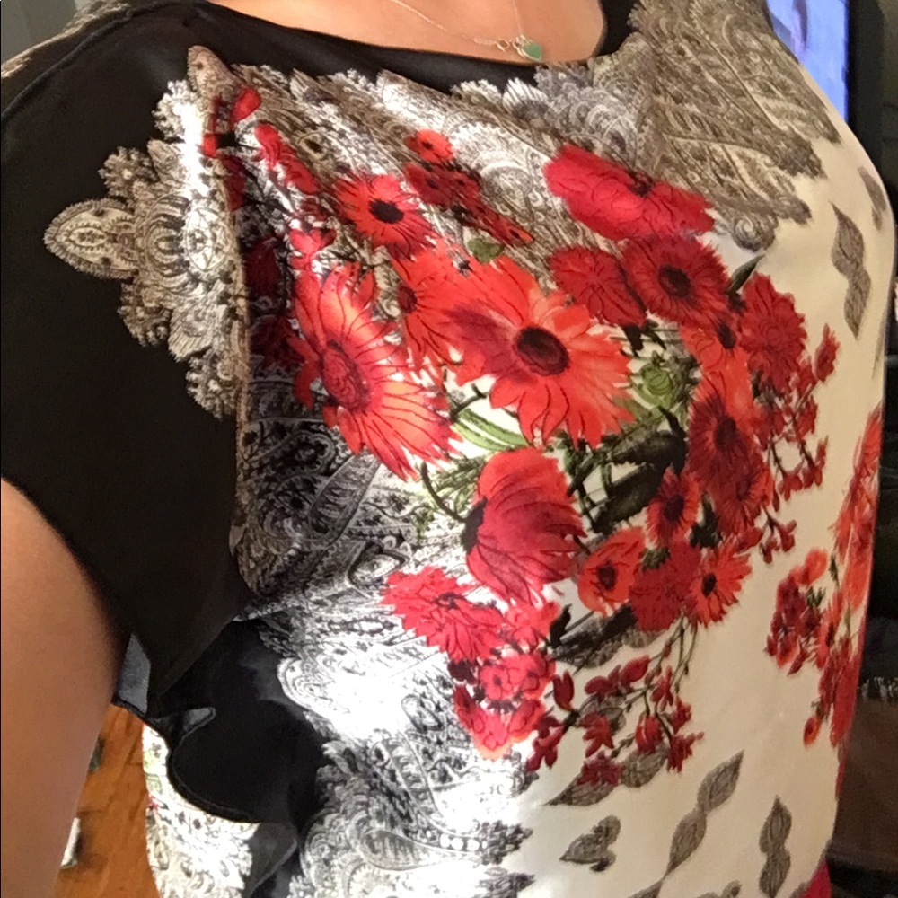 🌺🌺☀️Floral silky blouse🌺🌺☀️