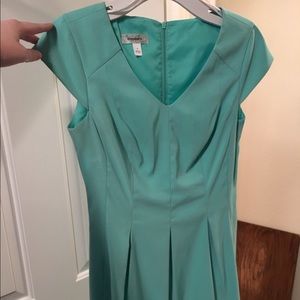 Dress barn mint green v-neck dress