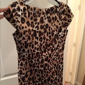 Leopard print cap- sleeved sheath dress