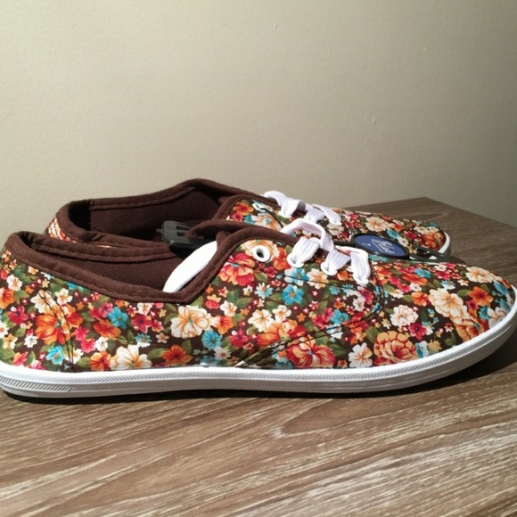 Womens Canvas Shoes - Picture 2 of 5