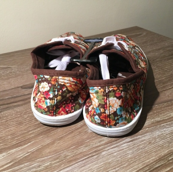 Womens Canvas Shoes - Picture 3 of 5