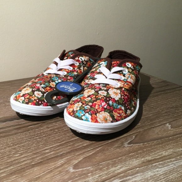 Womens Canvas Shoes - Picture 4 of 5