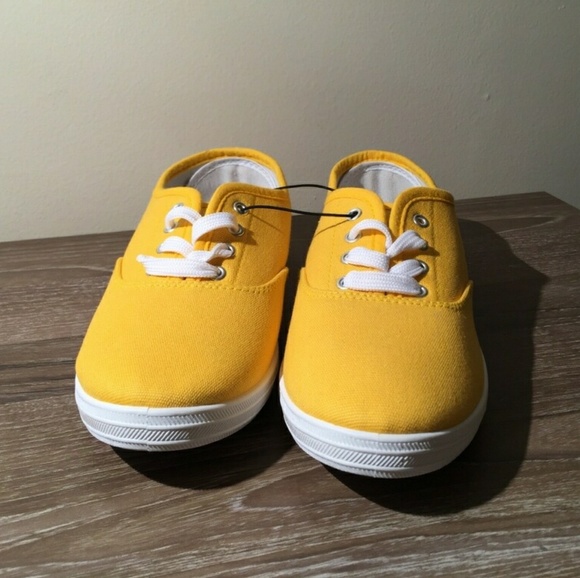 Womens Canvas Shoes - Picture 3 of 5