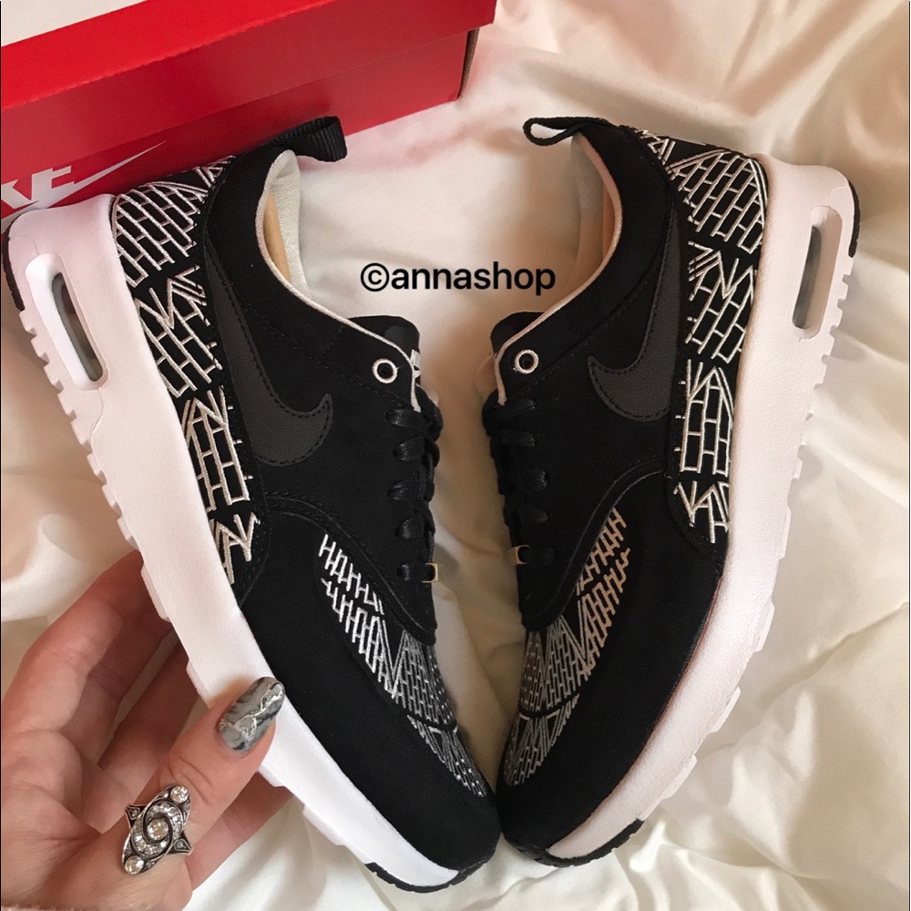 NWT Nike Thea embroidery🐾 - Picture 5 of 7