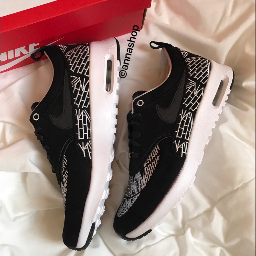 NWT Nike Thea embroidery🐾 - Picture 6 of 7