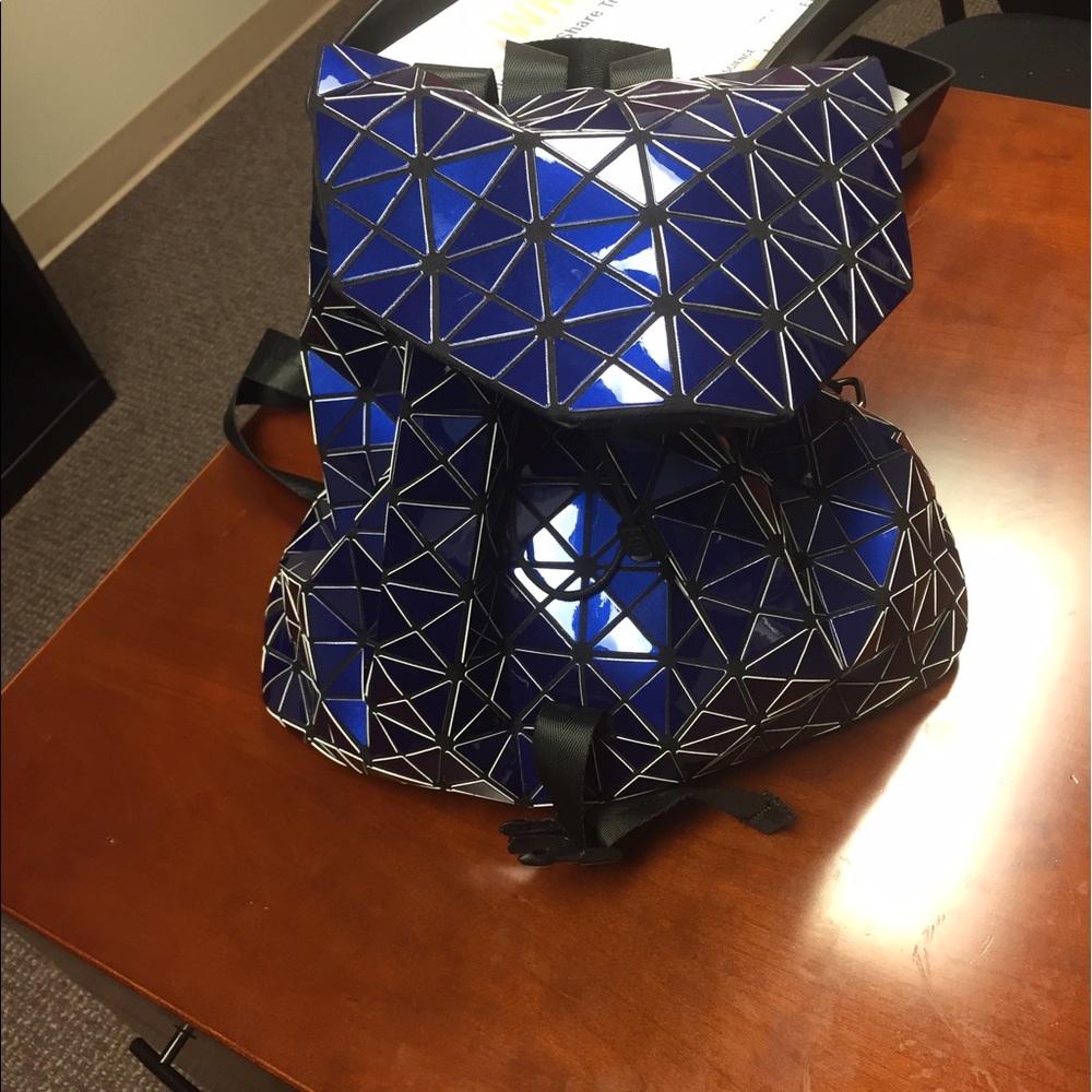 Stylish Back Pack - Picture 2 of 4